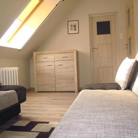 Sleeps 10 Сasa de vacaciones Trygort