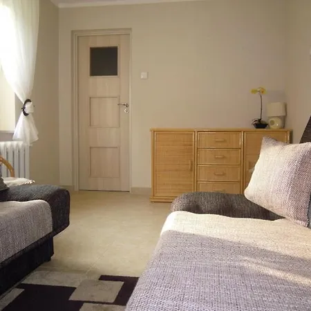 Sleeps 10
